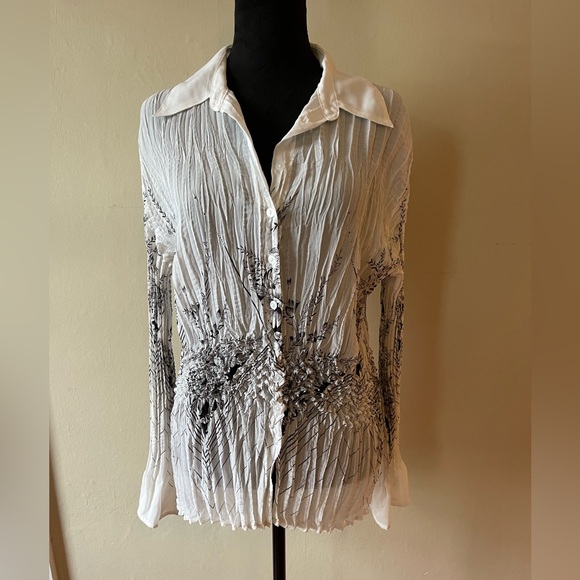 Milano Tops - Milano white/black combo floral accordion style button up blouse, size XL